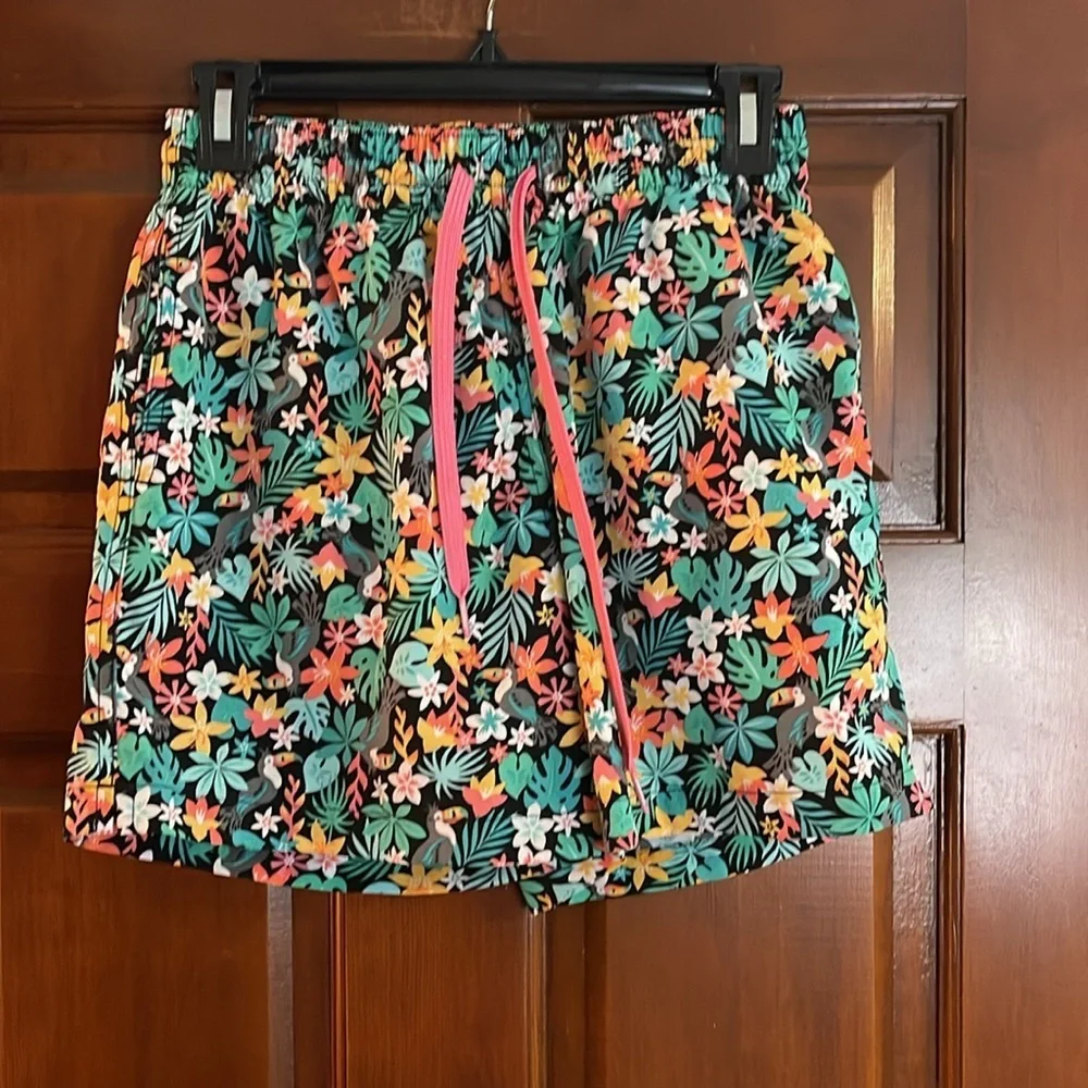 Chubbies Bloomerang pattern Swim Trunks Vibrant Floral Design Small